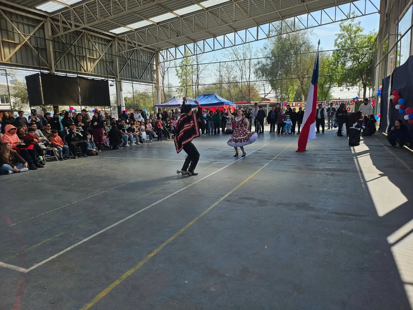 Ex alumno de Mi Rincón Mágico bailando cueca en la muestra folclórica de Fiestas Patrias 2026, Puente Alto